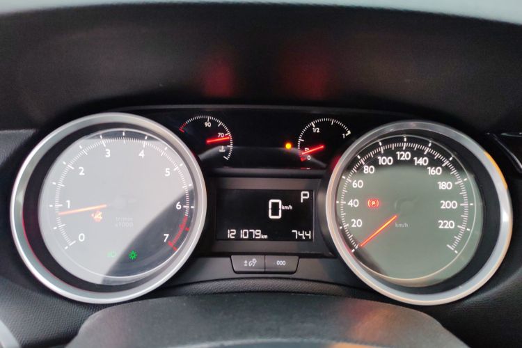 标致408 2014款 1.8L 自动豪华版中控内饰14