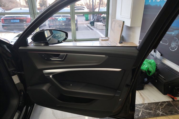 奥迪A6L 2022款 45 TFSI 臻选动感型中控内饰42