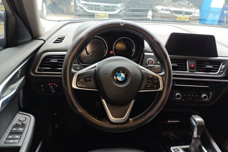 宝马1系 2018款 118i 运动型中控内饰13