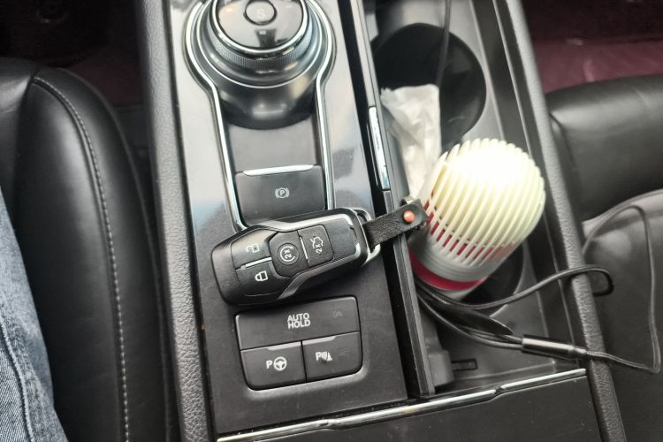 福特 金牛座 2015款 EcoBoost 325 V6旗舰型中控内饰11