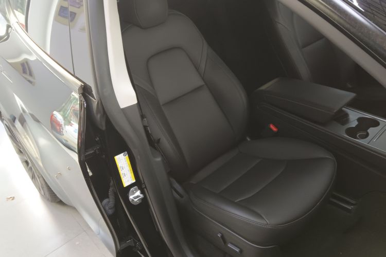特斯拉 Model Y 2021款 标准续航后驱版局部细节41