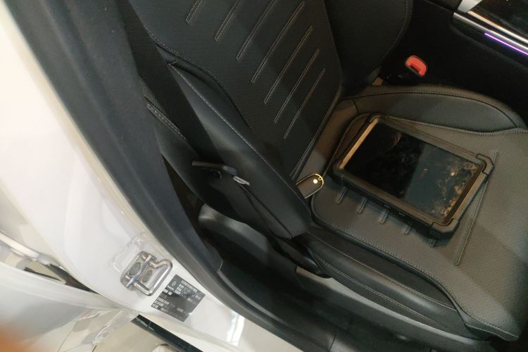 奔驰C级 2024款 改款 C 260 L 皓夜运动版局部细节41