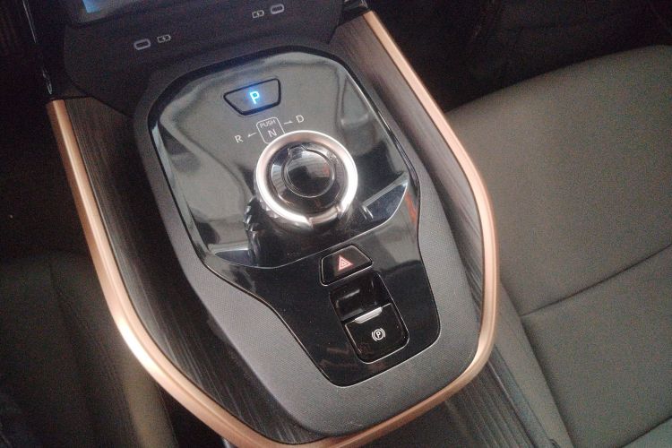 丰田bZ3 2024款 517km 精英PRO中控内饰18