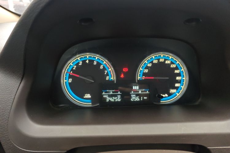 宝骏730 2014款 1.5L 手动豪华型 7座中控内饰14