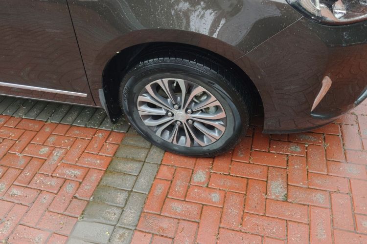 别克GL8 2020款 陆上公务舱 652T 豪华型车身外观10