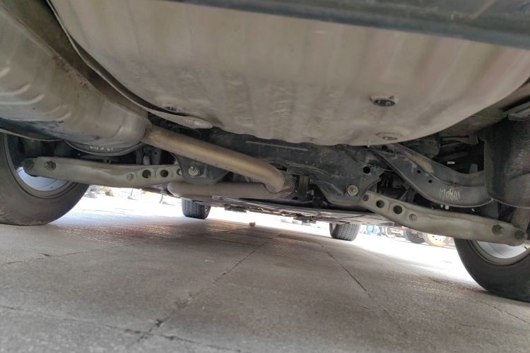 别克 君威 2017款 20T 豪华型局部细节9009