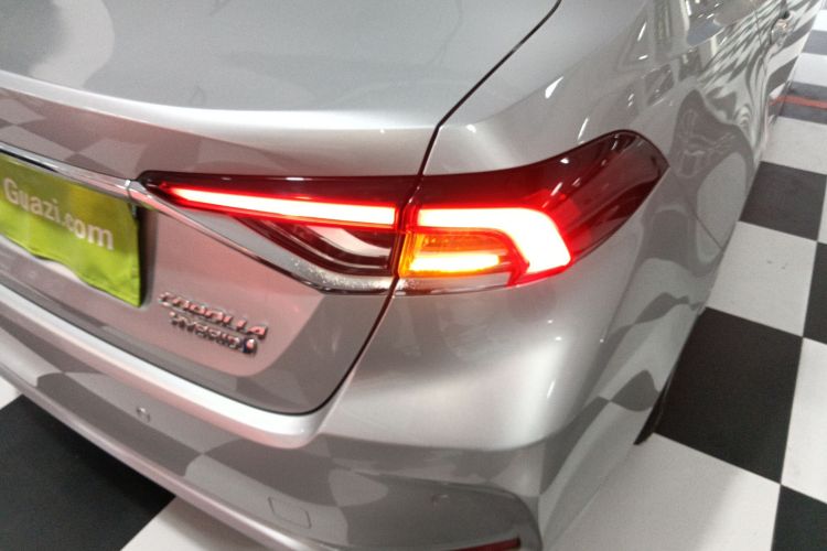 丰田 卡罗拉 2021款 双擎 1.8L E-CVT精英版车身外观9