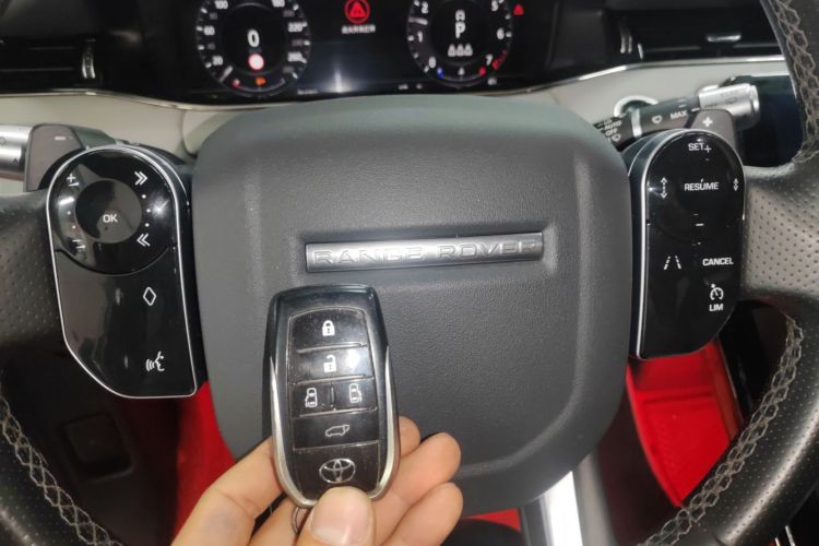 路虎 揽胜极光 2020款 249PS R-DYNAMIC SE 运动科技版中控内饰11