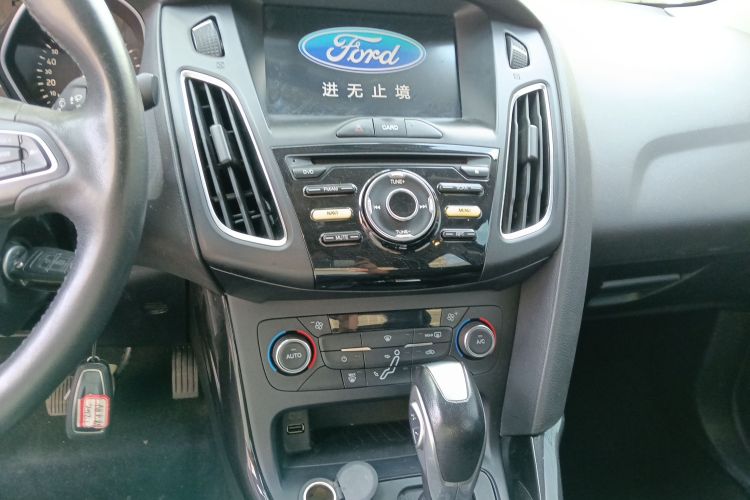 福特 福克斯 2017款 三厢 1.6L 自动风尚型智行版中控内饰16