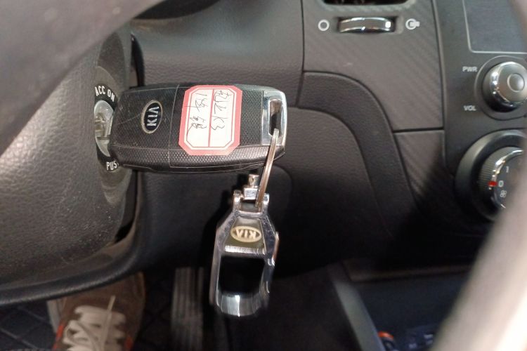 起亚K3 2013款 1.6L 自动GL中控内饰11