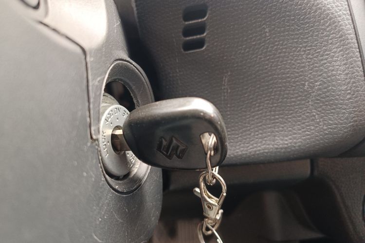 铃木 雨燕 2013款 1.3L 手动超值版中控内饰7001