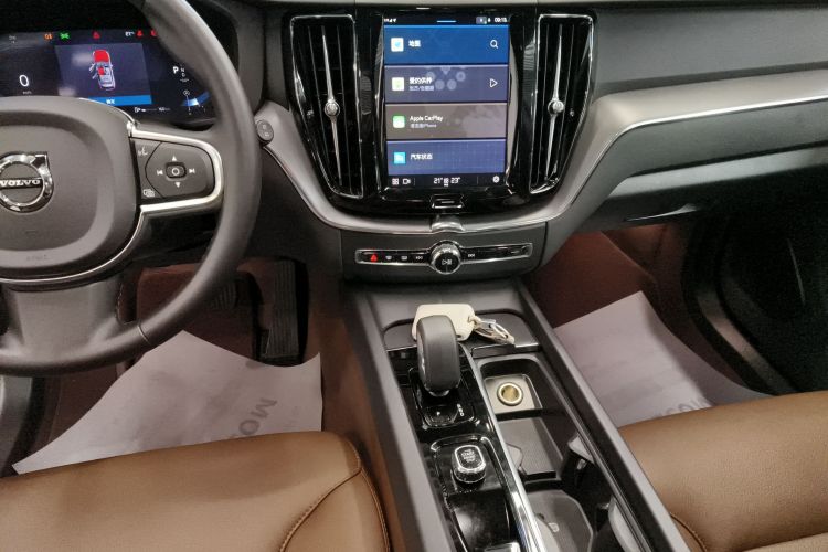 沃尔沃XC60 2025款 B5 四驱智逸豪华版中控内饰16