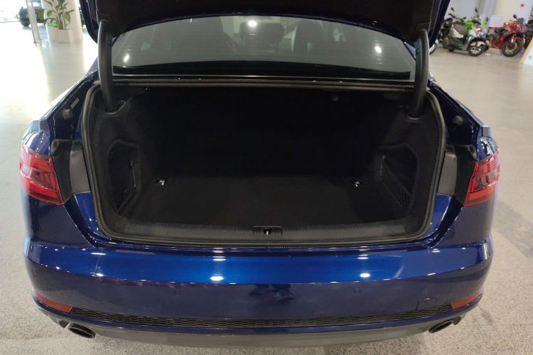 奥迪A4L 2018款 30周年年型 40 TFSI 时尚型机舱底盘23