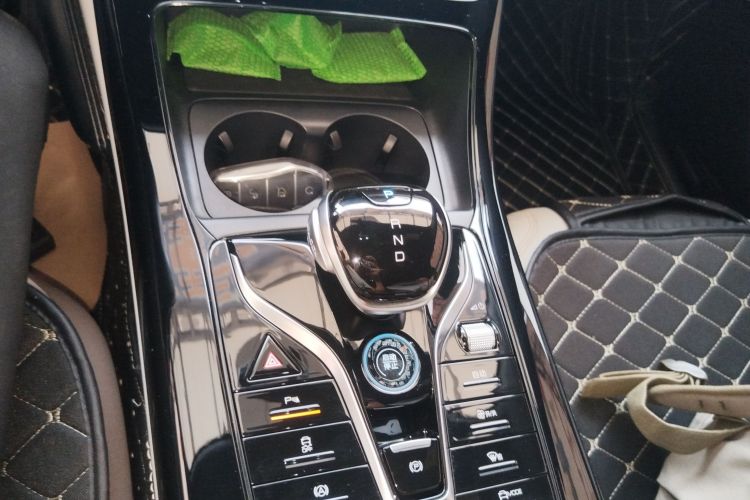 比亚迪 秦PLUS 2024款 荣耀版 DM-i 55KM领先型中控内饰18