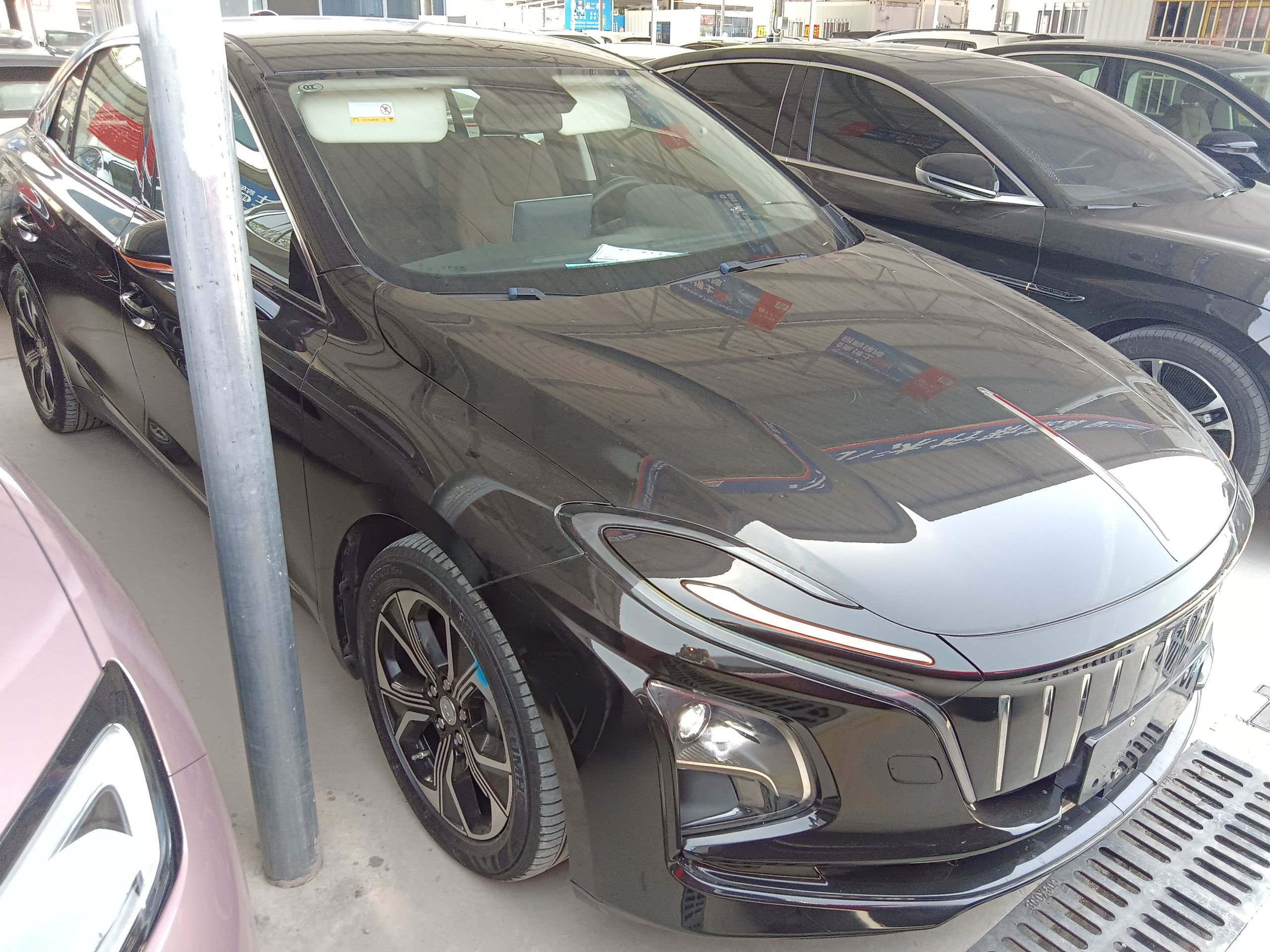 红旗E-QM5 2021款 充电 T3版 4座