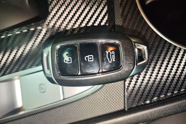 现代 伊兰特 2022款 1.5L CVT LUX尊贵版中控内饰7001