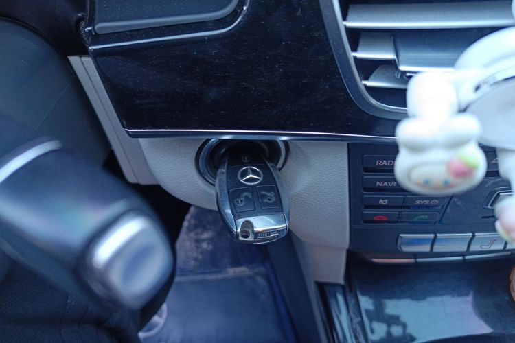 奔驰E级 2014款 E 260 L 运动型中控内饰11