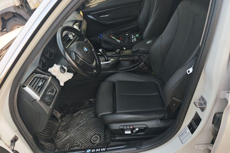 宝马3系 2018款 318i中控内饰19