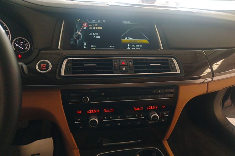宝马7系 2014款 730Li 臻享型中控内饰16