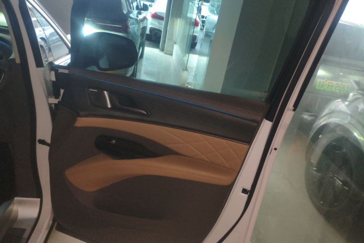 腾势D9 2022款 DM-i 970 四驱旗舰型中控内饰7005