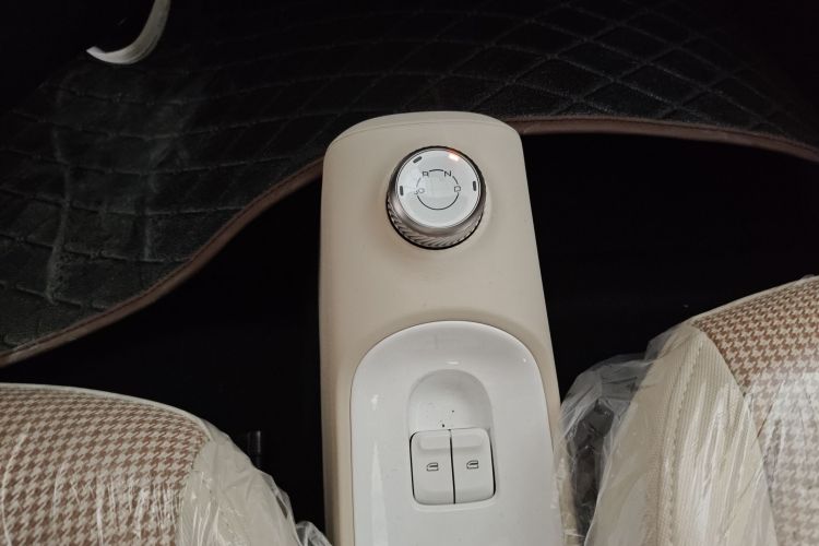 五菱汽车 宏光MINIEV 2024款 第三代 215km 青春版中控内饰18