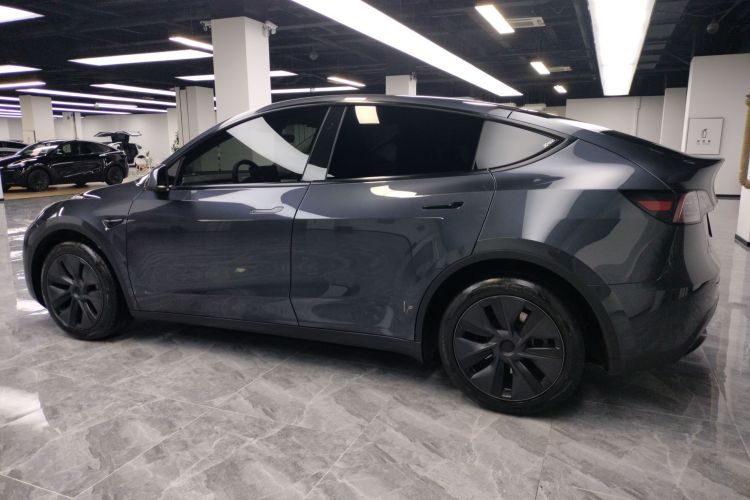 特斯拉 Model Y 2024款 长续航全轮驱动版车身外观4