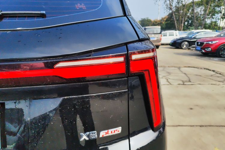 思皓X8 PLUS 2023款 1.5TGDI DCT智尚版 7座车身外观9