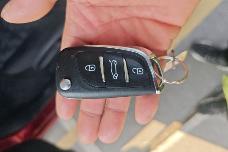 日产 骐达TIIDA 2014款 1.6L CVT舒适型中控内饰11