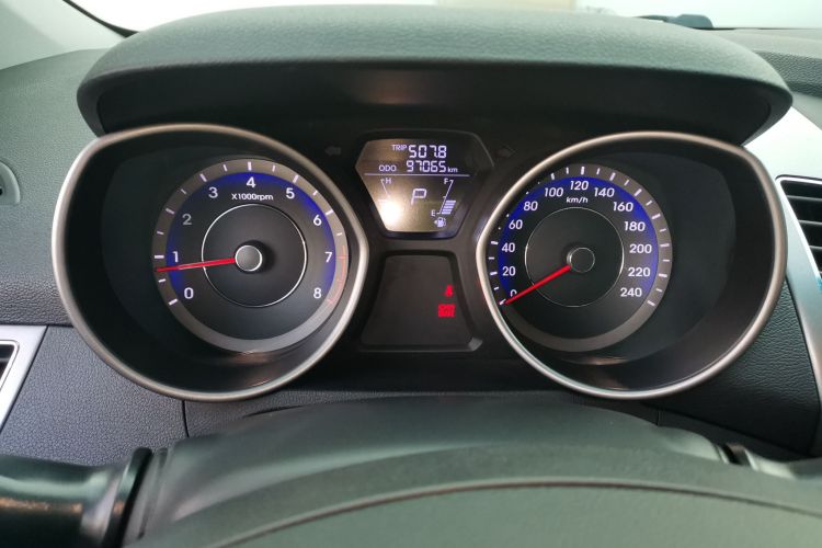 现代 朗动 2012款 1.6L 自动时尚型中控内饰14