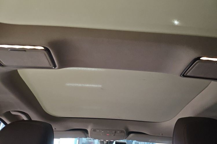 奔驰E级 2020款 改款 E 300 L 运动时尚型中控内饰22