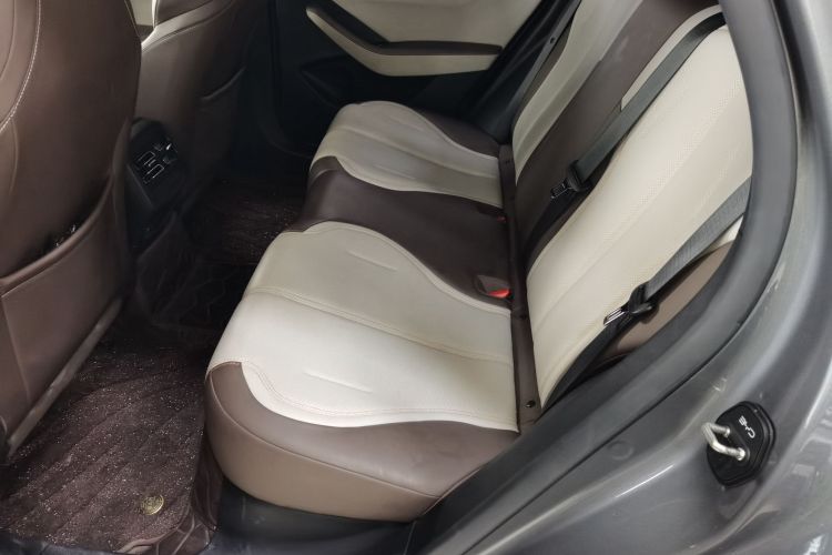 比亚迪 秦PLUS 2024款 荣耀版 DM-i 55KM领先型中控内饰21