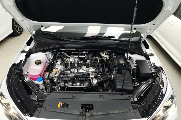 荣威i5 2023款 1.5L CVT豪华版机舱底盘24