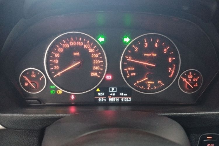 宝马3系 2016款 320Li 豪华设计套装中控内饰14