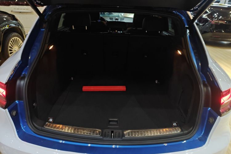 保时捷 2018款 Macan 2.0T机舱底盘23