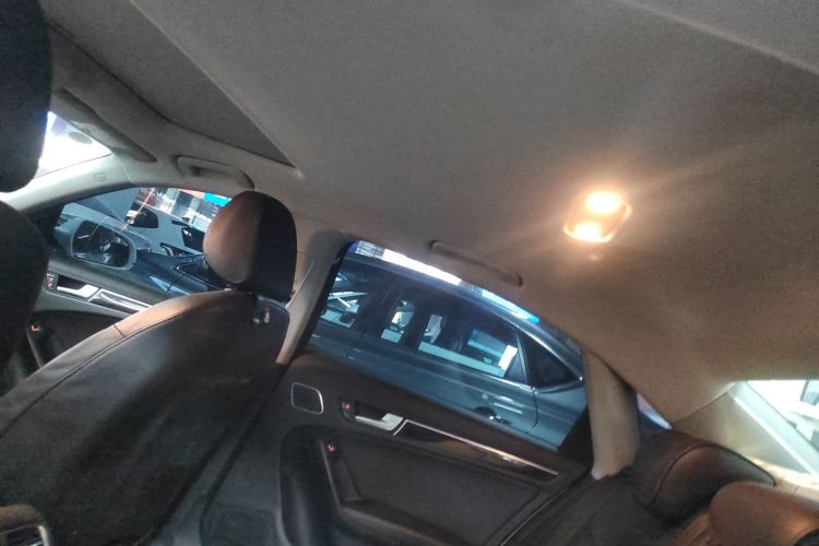 奥迪A4L 2015款 35 TFSI 自动舒适型中控内饰22