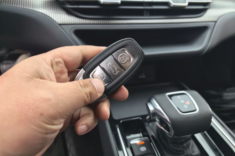 红旗E-QM5 2021款 网约充电 基础版 5座中控内饰11