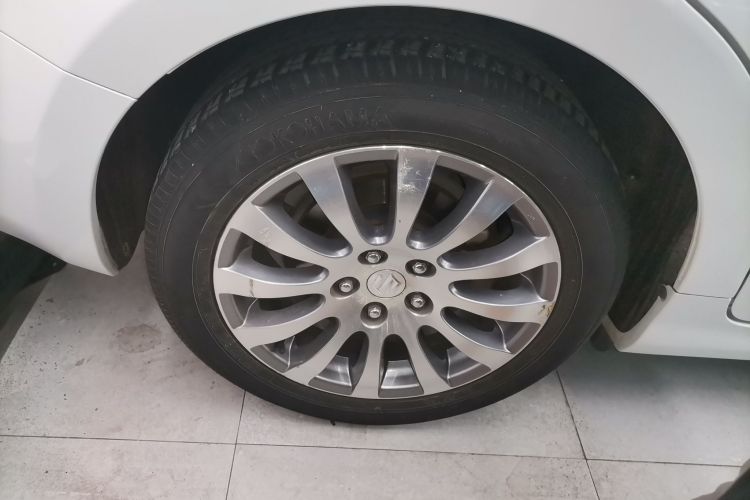 铃木 凯泽西 2011款 2.4L 两驱CVT标准版车身外观6008