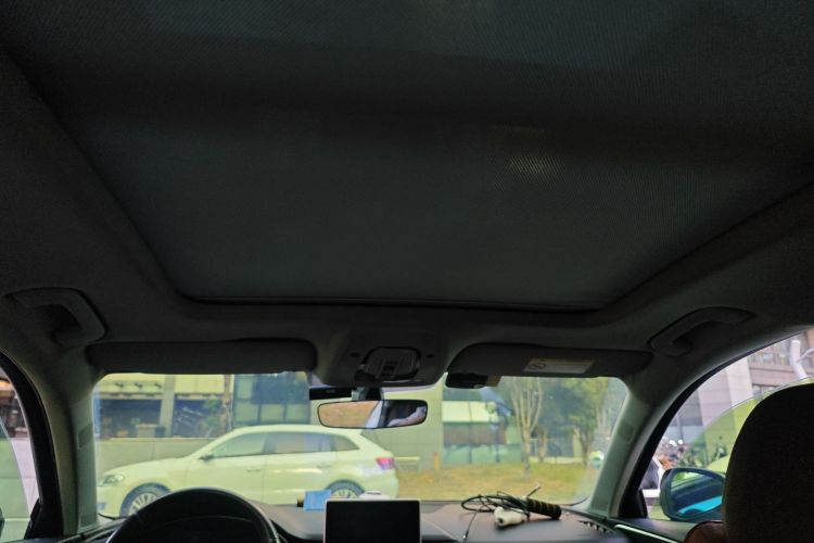 奥迪A4L 2017款 45 TFSI quattro 风尚型中控内饰22