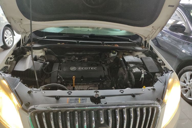 别克 英朗 2013款 GT 1.6L 手动舒适版机舱底盘24