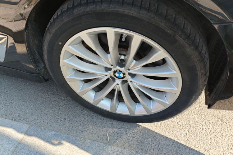 宝马5系 2019款 改款 530Li 尊享型 豪华套装车身外观10