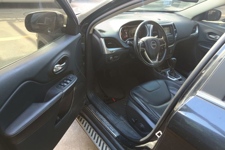 Jeep 自由光 2016款 2.4L 领先版中控内饰20