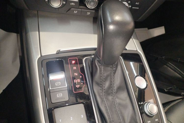 奥迪A6L 2018款 30周年年型 35 TFSI 时尚型局部细节18