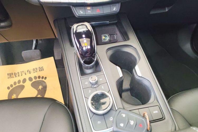 凯迪拉克XT4 2021款 28T 两驱领先型中控内饰18