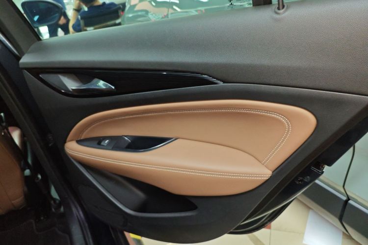 别克 君威 2019款 20T 精英型 国VI中控内饰45