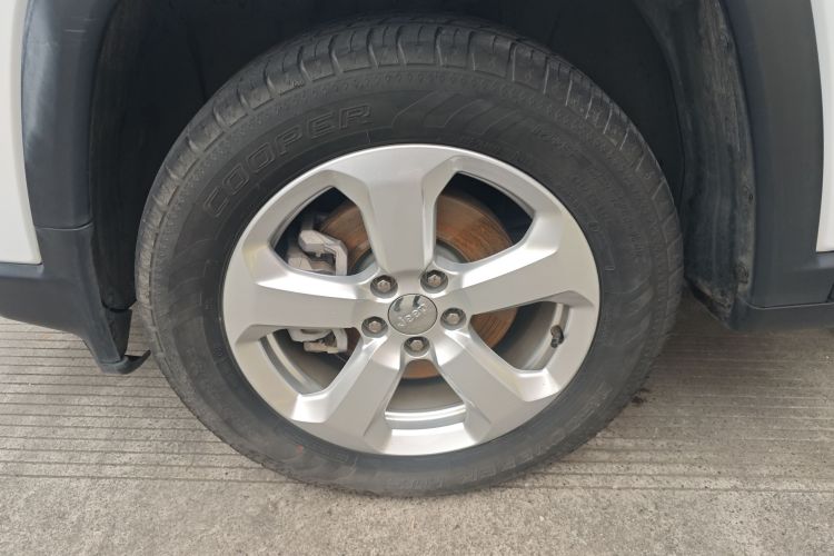 Jeep 指南者 2019款 200T 自动家享四驱-互联大屏版车身外观6007