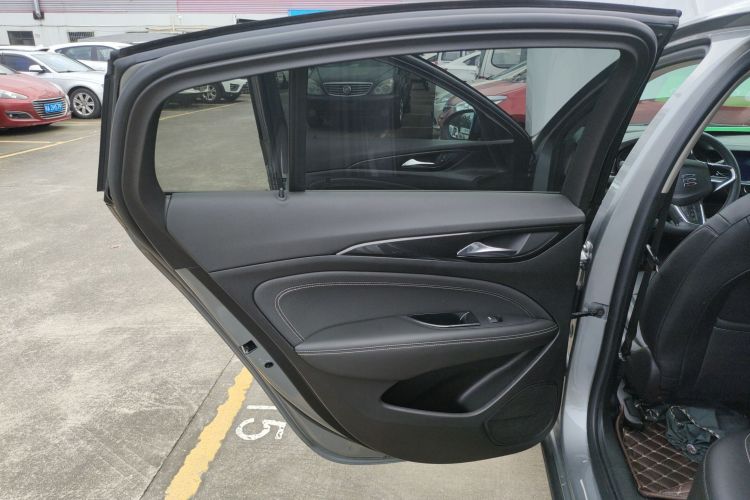 别克 君威 2024款 25T 超享版中控内饰7008