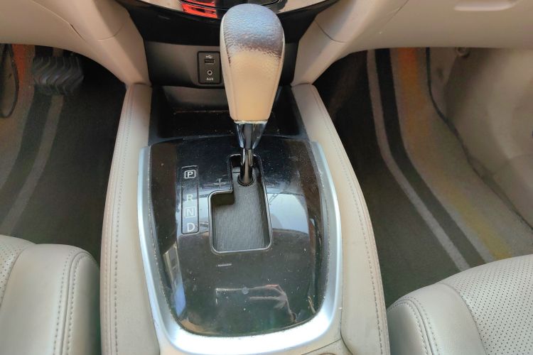 日产 奇骏 2015款 2.0L CVT舒适MAX版 2WD中控内饰18