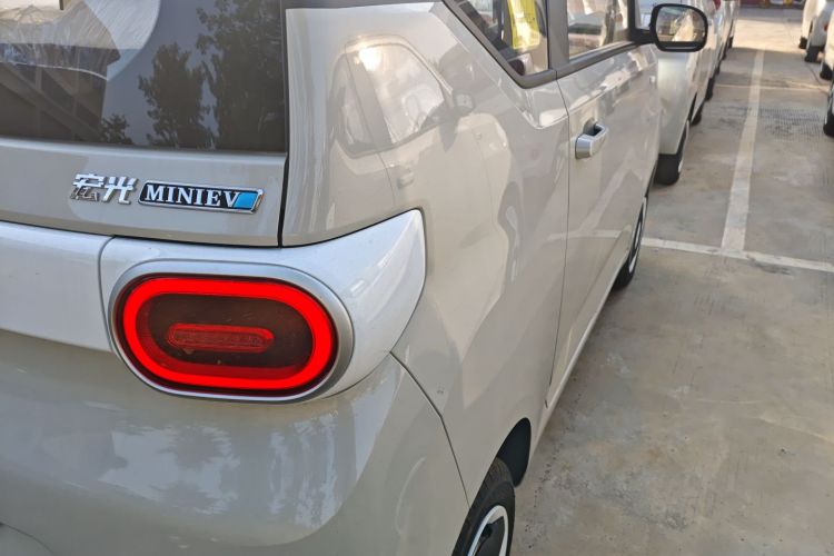 五菱汽车 宏光MINIEV 2024款 第三代 215km 青春版车身外观9