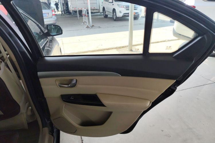 长城C30 2016款 1.5L 手动豪华型中控内饰45