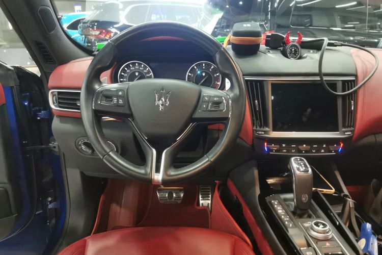 玛莎拉蒂 Levante 2021款 3.0T 标准版中控内饰13